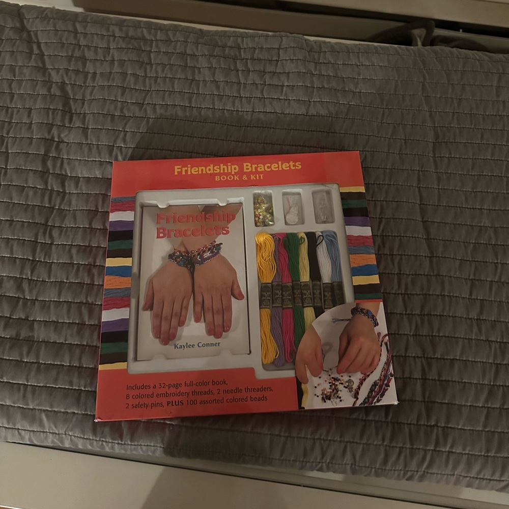 Friendship Bracelets Book & Kit
